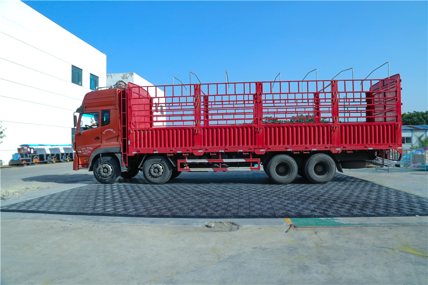 Plancher composite pour auto tamponneuse à vendre